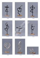 Figurine de yoga en aluminium artisanale, écologique et personnalisée, représentant un corps féminin élégant, style pop art moderne de haute qualité, idéale pour les mariages.