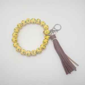 Porte-clés fait main avec perles en bois et anneau en acier inoxydable | Porte-clés coloré en perles de bois et acier inoxydable | VRNQ - Product Image 3