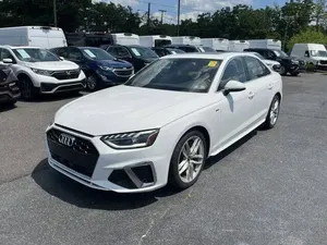 Audi A4 2022 en parfait état - Product Image 4