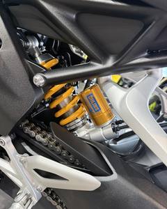 Moto sportive naked haute performance à 3 cylindres en ligne de 1200 cm³ - Product Image 2