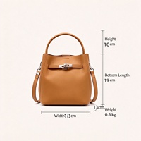 Sac à main en cuir de vachette véritable pour femme, sac seau, sac à bandoulière, design à fermoir géométrique pour les voyages quotidiens