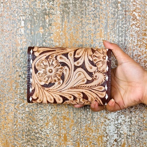Cartera de Cuero Genuino de Primera Calidad a Bajo Precio, Estilo Vaquero Occidental, Cartera de Mujer con Diseño Floral Grabado a Mano - Product Image 4