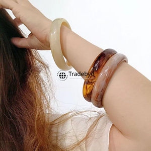 กำไลข้อมือเรซินเงางามสำหรับผู้หญิงทำงานเครื่องประดับบอบบางทุกวันโดย tradebyd - Product Image 1