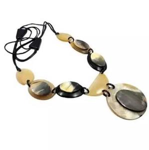 Collares de Cuerno Sostenibles, Joyería de Moda con Cinta Negra y Juego de Aretes a Juego, Joyería Boho al Por Mayor al Mejor Precio - Product Image 1