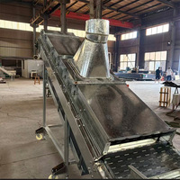 Convoyeur à chaîne robuste en acier inoxydable à surface plate/creuse/créée de motifs, vitesse réglable, dimensions personnalisables, durable