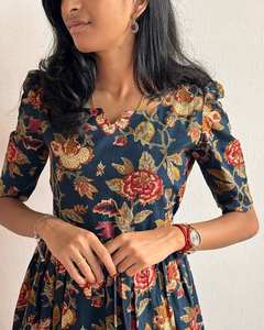 Robe longue bohème élégante pour femmes Robe longue fluide trapèze imprimée ethnique avec manches bouffantes et boutons à l'avant - Product Image 2