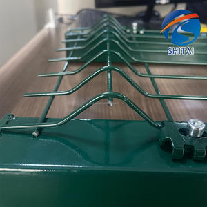 Fabricante de China, buen <span class=keywords><strong>precio</strong></span>, valla 3D, <span class=keywords><strong>malla</strong></span> en V recubierta de PVC verde, valla <span class=keywords><strong>perimetral</strong></span> 3D, poste cuadrado soldado, panel de valla 3D <span class=keywords><strong>para</strong></span> exteriores - Product Image 6