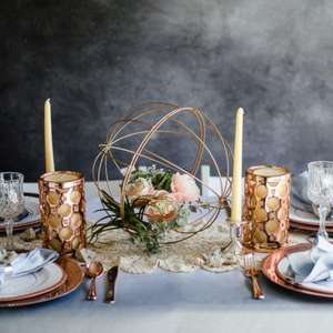 Centre de table en métal enduit de poudre dorée avec une finition de qualité supérieure pour les tables à la mode et sophistiquées - Product Image 4