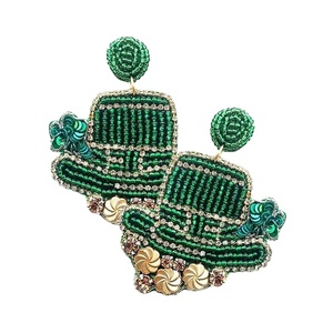 St. Patrick's Day Huggie Boucles d'oreilles pour femmes filles faites à la main en Inde avec broderie de perles de rocaille Shamrock Design Hat Style - Product Image 2