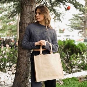 ถุงผ้ากระสอบป่านทนทาน เป็นมิตรกับสิ่งแวดล้อม ขนาดกลาง พร้อมพิมพ์ลายตัวอักษรด้วยเทคนิคการถ่ายเทความร้อน สำหรับใช้ใส่ของกินประจำวัน ของขวัญ หรือใช้ในการโฆษณา - Product Image 3