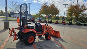 Tracteur agricole Kubota 22 CV avec moteur et boîte de vitesses numériques, pompe à moteur et roulement pour travaux agricoles, garantie de 2 ans - Product Image 4