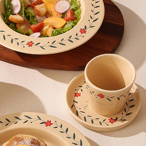 ชุดกาแฟชาเซรามิกเคลือบลายหรูหรา ขนาด 200 มล. พร้อมจานรองแก้ว แก้วมัค ลายเขียนมือใต้เคลือบ - Product Image 4