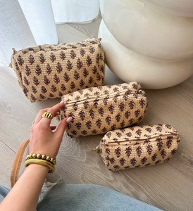 Trousse de Voyage Vintage Beige en Coton avec Fermeture Éclair, Résistante à l'Eau et Écologique, Grande Capacité pour Rangement de Maquillage - Product Image 1