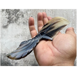 Peigne en corne de vache naturelle fait à la main, outil professionnel de coiffure - Product Image 1