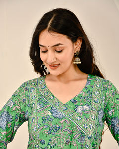 Ensemble de costume en coton vert Neel Vanika avec dupatta en mulmul - Product Image 5