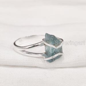 Bague pour femme en argent sterling 925 avec pierre brute naturelle d'apatite bleue, cadeau de Noël et de Thanksgiving - Product Image 1