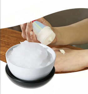 Base cosmétique de vaseline de paraffine douce raffinée pour les soins de la peau et l'hydratation - Product Image 4