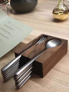 Platos para aperitivos de madera de pino hechos a mano para oficina y uso diario en diseños redondos para hogares y decoración modernos - Product Image 3