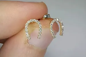 Boucles d'oreilles pendantes en argent 925 pour femmes, avec diamant moissanite rond, design élégant - Product Image 3