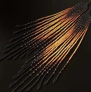 Pendientes de Cuentas Hechos a Mano, Pendientes Largos en Negro y Dorado, Pendientes Extralargos - Product Image 2