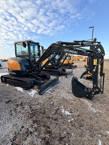 Achetez une mini-excavatrice HX48AZ de bonne qualité avec un grand contrepoids, une structure de protection contre les retournements et un bras utilitaire. - Product Image 1
