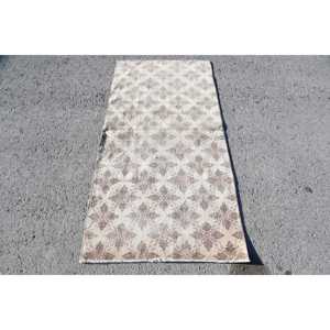 พรมตุรกีขนาด 2.7x5.7 ฟุต สีเบจลายปะติดแบบวินเทจ ทำจากขนสัตว์ - Product Image 1