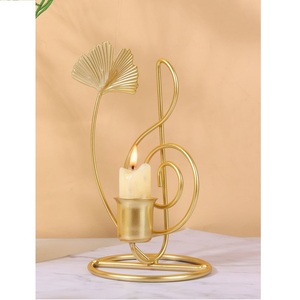 Bougeoir en métal pour la décoration de la maison porte-bougie pour l'éclairage et le jeu porte-bougie décoratif élégant finition antique - Product Image 4