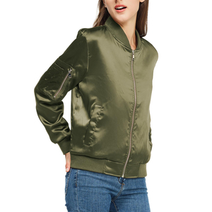 Chaqueta de bombardero de satén hecha a medida de alta calidad, chaqueta universitaria de invierno de satén de poliéster para mujer a la venta en línea - Product Image 5