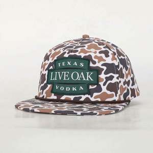 Gorra de Golf Deportiva de 5 Paneles con Logotipo de Camuflaje de Pato Impreso Digitalmente, Estilo Clásico, con Visera Plana, Sin Estructura y Cierre a Presión - Product Image 1