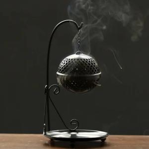 Quemador de incienso colgante negro con incensario de soporte Tibetano para colgar y de pie quemador de incienso de fragancia hecho a mano a la venta - Product Image 3