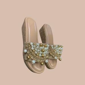 Sandales plates à bout ouvert tendance avec décoration de perles pour une utilisation en extérieur - Product Image 3