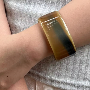 Brazalete Curvo de Cuerno de Búfalo Hecho a Mano para Mujer y Hombre, Brazalete de Cuerno con el Mejor Diseño, Joyería de Moda Hecha a Mano - Product Image 1
