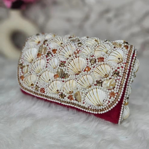 Sac fourre-tout de plage fait main en coquillages naturels pour femme avec pompon perlé, design portable et tendance - Approvisionnement en gros d'Inde - Product Image 1