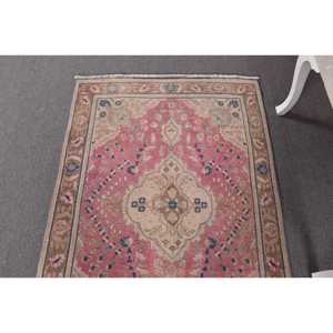 Alfombra Turca Vintage de Lana Rosa, 3.2x4.9 pies (98x148 cm) - Product Image 4