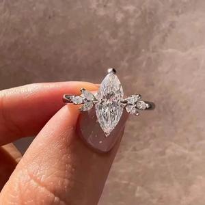 Anillo de Diamantes de Plata de Ley 925 al por Mayor, Joyería Elegante para Mujer, Regalos de Aniversario Disponibles a Precio de Fábrica - Product Image 1