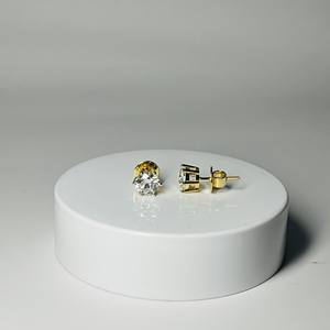 Clous d'oreilles minimalistes unisexes en or jaune 9 carats avec diamants de laboratoire certifiés VS1 pureté 4.0 carats taille brillant pour mariage et fiançailles - Product Image 3