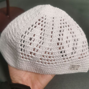 Vente en gros de bonnets de prière islamiques en crochet blanc unisexe, broderie en coton, chapeau tricoté, Arabie Saoudite, printemps/été, hommes musulmans - Product Image 4