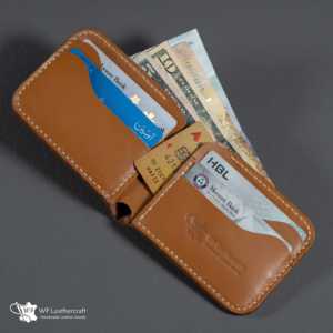 กระเป๋าสตางค์แบบพับได้รุ่นคลาสสิคหมายเลข 55 ทำมือจากหนังแท้สีแทน  ตกแต่งด้วยลายเย็บเพชร  ลายนูนลายจระเข้  แบบเปิดปิด - Product Image 6