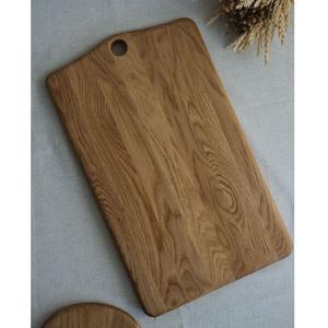 Tabla de Cortar de Madera Dura Oscura de Lujo, Hecha a Mano, Utensilios de Cocina para Ramadán y Eid, Duradera, Ecológica, con Mango - Product Image 1