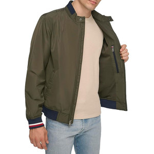 Vente en gros de veste universitaire matelassée de haute qualité à bas prix pour hommes brodée sur mesure Nouveau design de veste universitaire pour hommes Saison d'hiver - Product Image 5