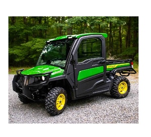Véhicule utilitaire tout-terrain John Deere Gator XUV835R robuste avec réservoir de carburant de 11 gallons et écran numérique multifonction - Product Image 4