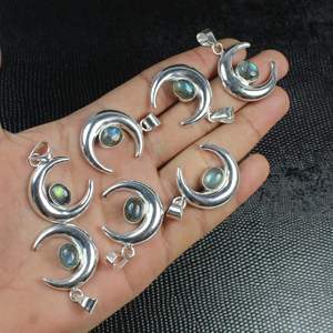 Élégant collier pendentif en argent Labradorite croissant de lune de créateur bijoux à breloques de mode avec technologie d'incrustation de réglage de lunette - Product Image 4