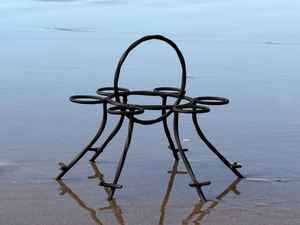 Juego de cinco piezas de soporte de cuerno para beber de hierro decorativo funcional Artesanías naturales para sostener un cuerno para beber cuando está en uso - Product Image 3