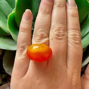 Anneaux en résine acrylique de forme ronde, fabriqués à la main, anneaux d'amour pour femmes, bijoux de fête, vente en gros au meilleur prix - Product Image 1