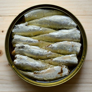 בתפזורת מחיר מכירה בתפזורת, שימורי sardine למכירה במחיר הסיטונאי הזול ביותר באיכות גבוהה שמן צמחי שימורים סרדינים