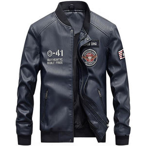 Veste en cuir PU polyvalente pour hommes avec col de baseball et lettres brodées Style délavé Doudoune - Product Image 3