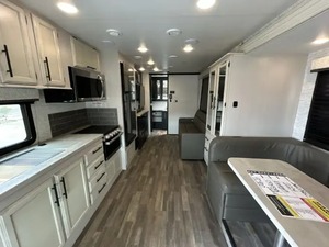 Autocaravana Entegra Coach Odyssey 26M 2024 Usada, Lista para Viajar - Product Image 2