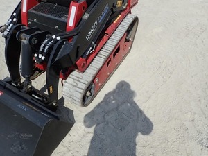 2024 TX1000W Mini Skid Steer Loader Hard Force Crawler avec cylindre hydraulique Eaton 9 tonnes Charge nominale Conception de chargeur frontal - Product Image 3