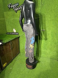 Vente en gros Pantalons pour hommes délavés à l'acide de haute qualité avec impression personnalisée du logo - Product Image 2