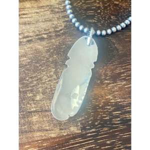 Colgante de Pluma de Plata de Ley y Turquesa Navajo Kingman Hecho a Mano con Tecnología de Engaste en Bisel - Product Image 5
